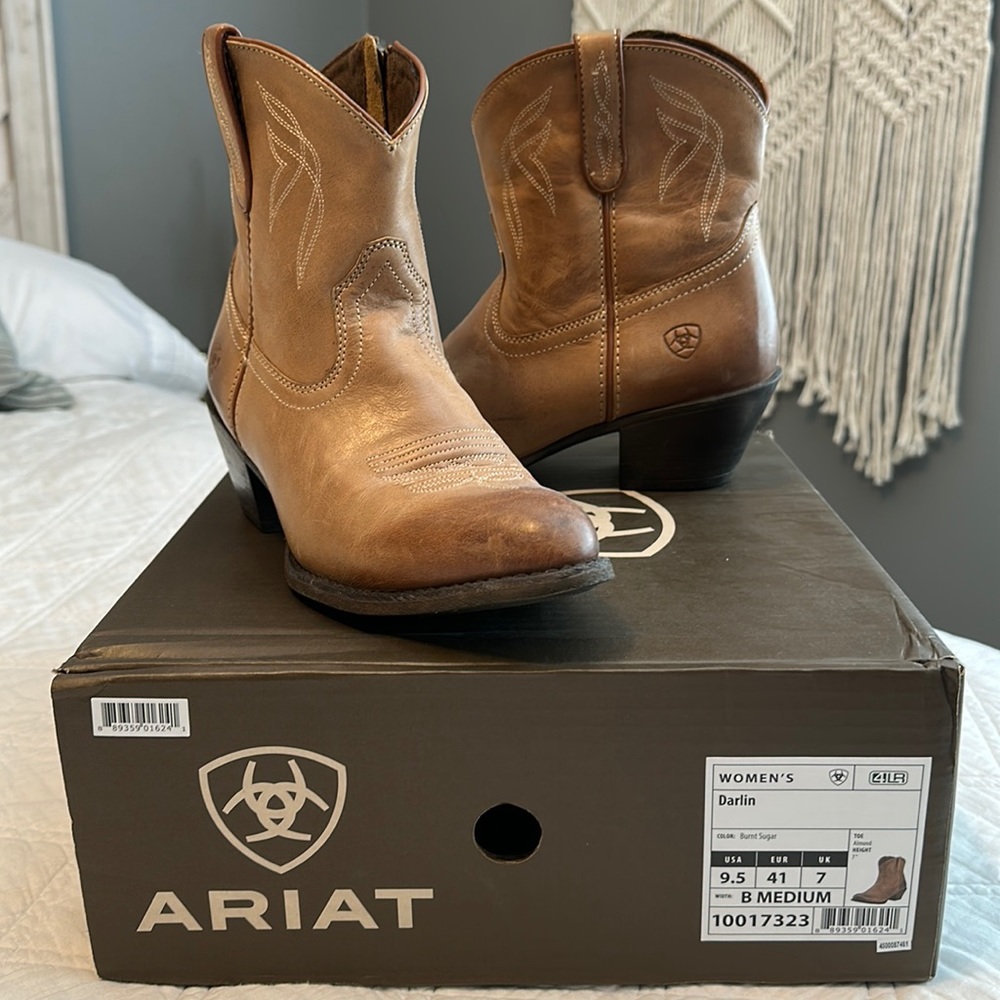 Ariat Women's Darlin Boots - Burnt Sugar 9.5(B) w/ box